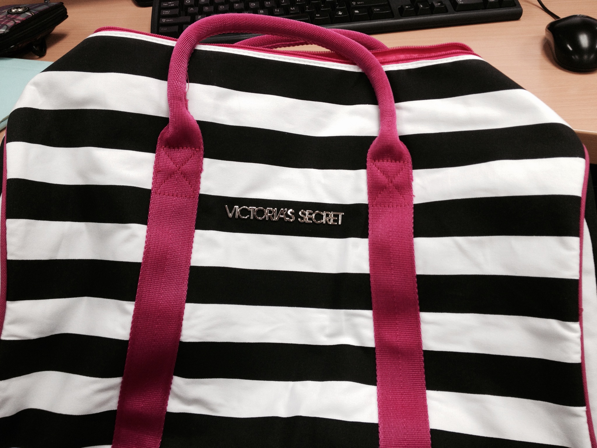 Beware: Fake Victoria's Secret Weekender Duffel Bag – KikayKate